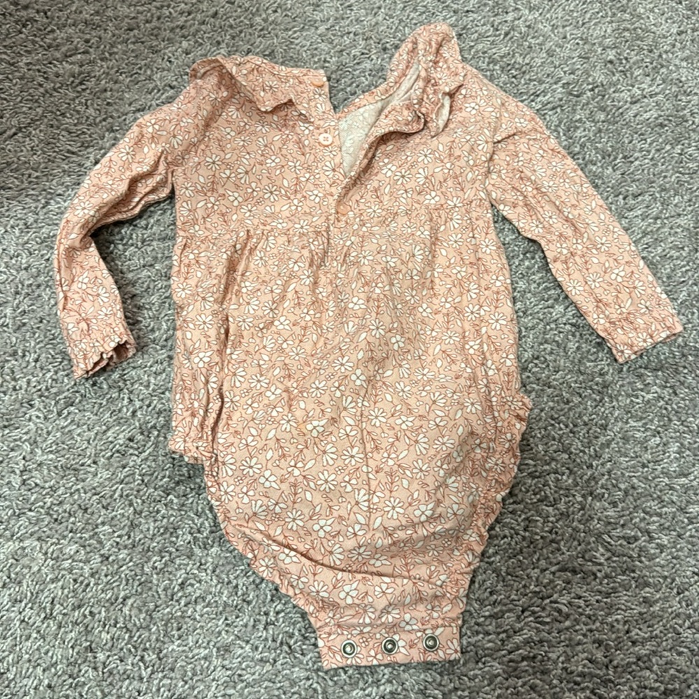 Carters onsie - Picture 4 of 4